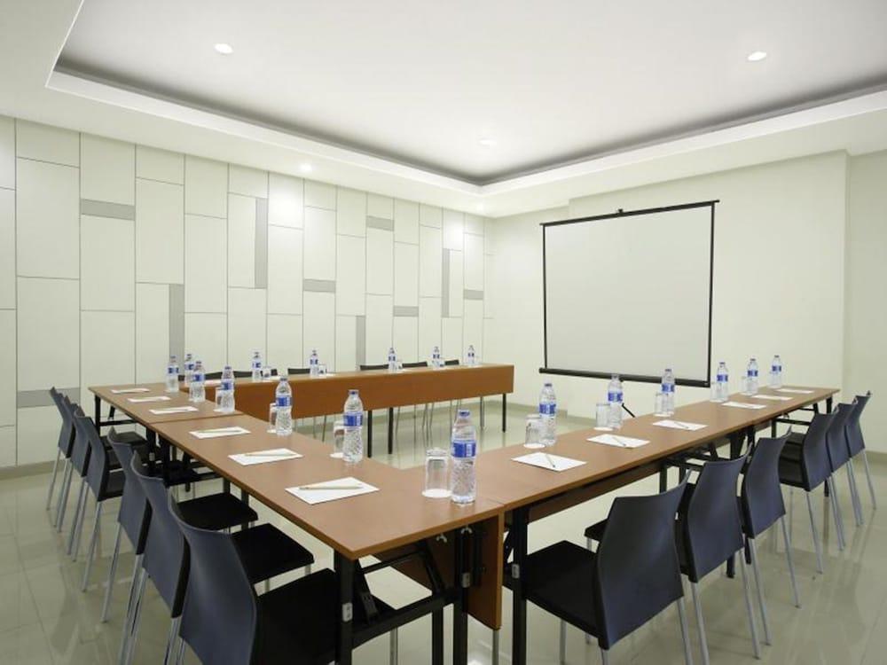 Amaris Hotel La Codefin Kemang Jakarta Exterior foto