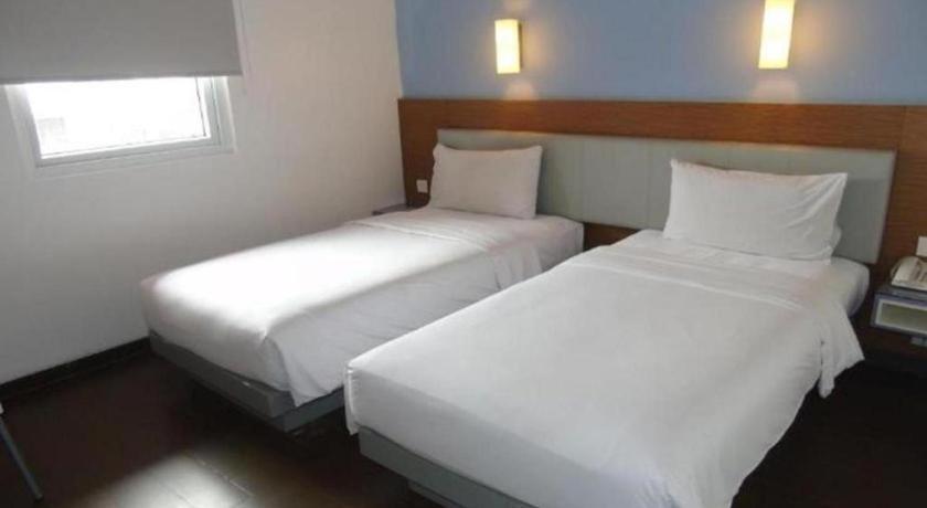 Amaris Hotel La Codefin Kemang Jakarta Exterior foto