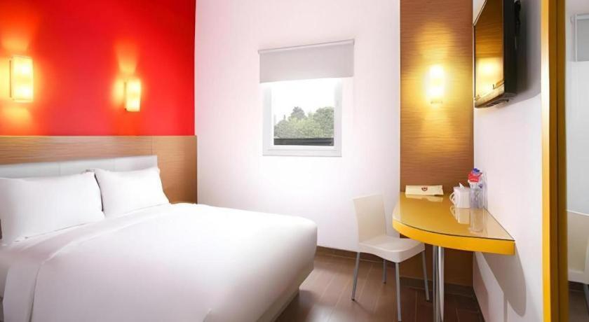 Amaris Hotel La Codefin Kemang Jakarta Exterior foto